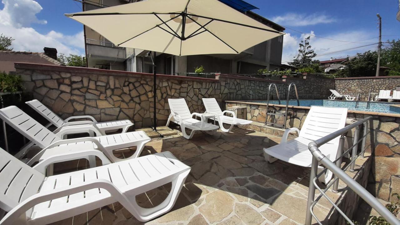 Family Hotel Favourite Obzor Exterior photo