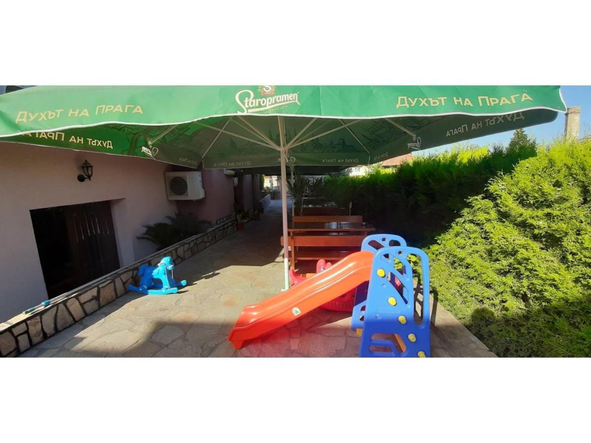 Family Hotel Favourite Obzor Exterior photo