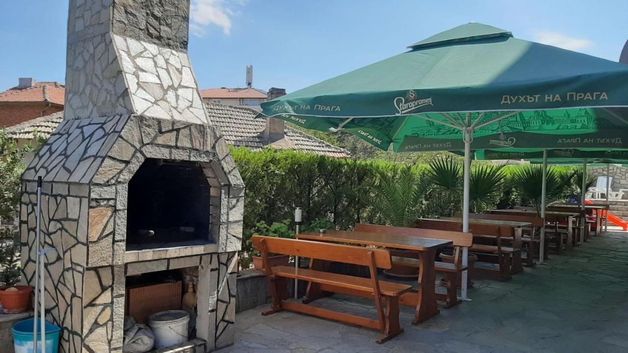 Family Hotel Favourite Obzor Exterior photo
