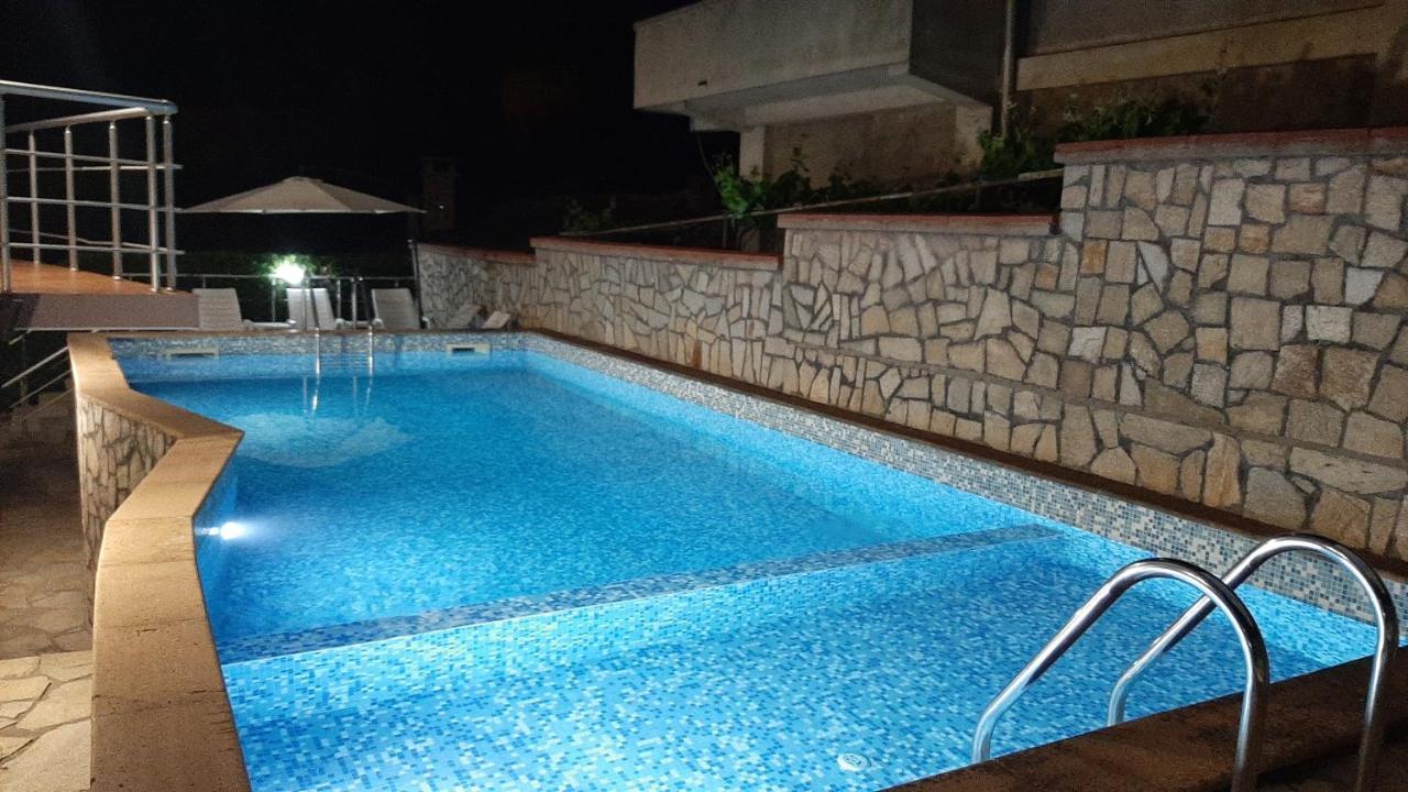 Family Hotel Favourite Obzor Exterior photo