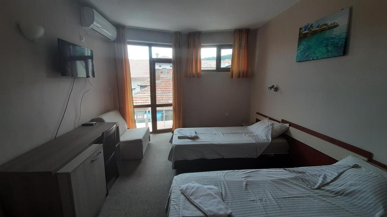 Family Hotel Favourite Obzor Exterior photo